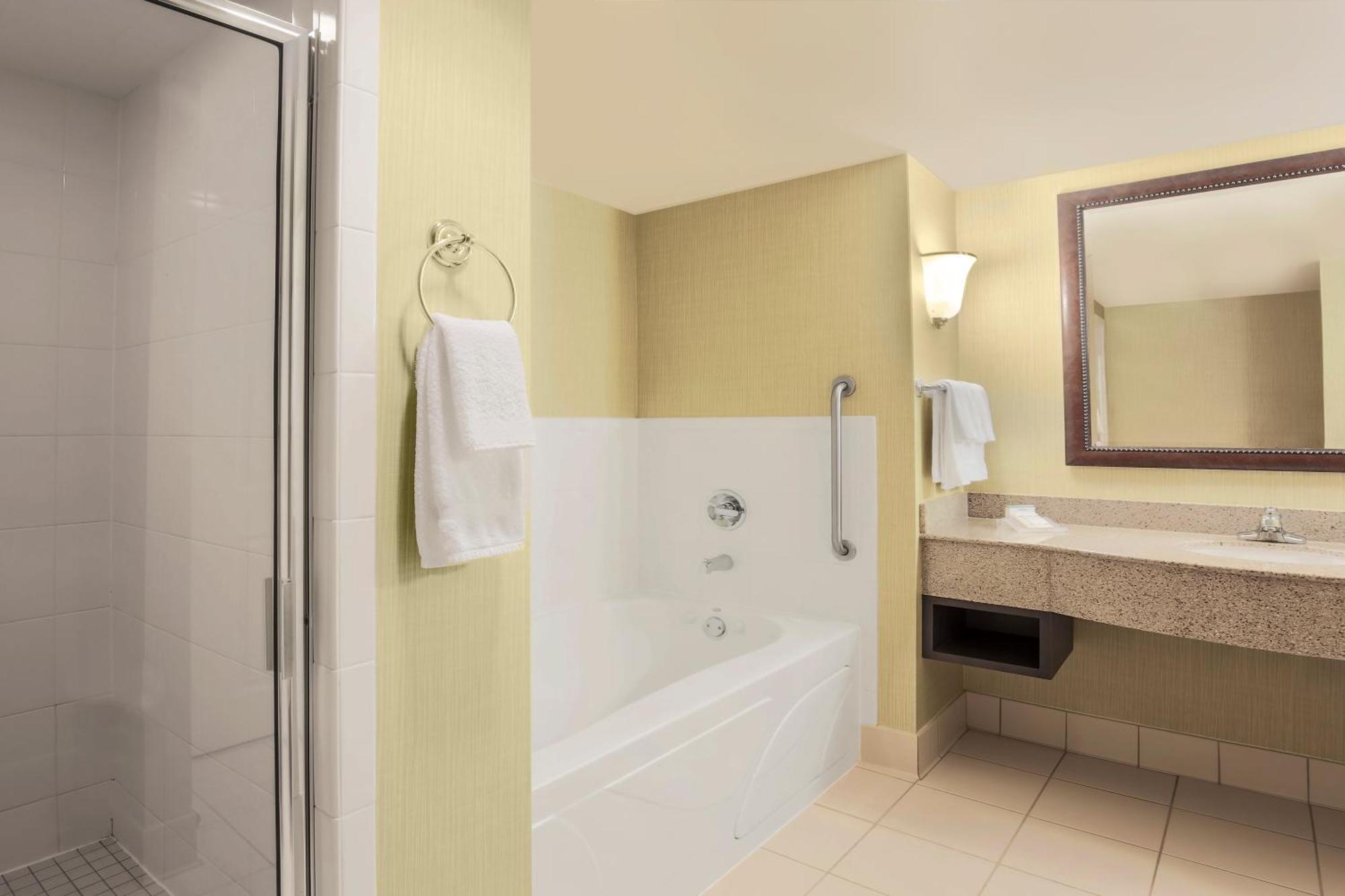Hilton Garden Inn Chicago/Midway Airport Bedford Park Exterior photo